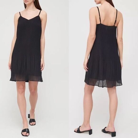Chelsea28 NWT Strappy Pleated Mini Dress in Black Size M - Picture 1 of 12